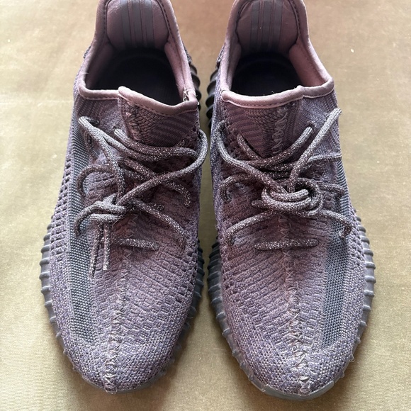 Yeezy Boost 350 V2 - Picture 9 of 12